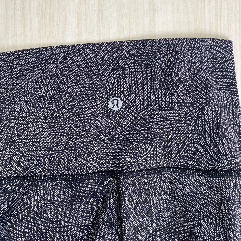 Lululemon High Times Black white leggings size 2